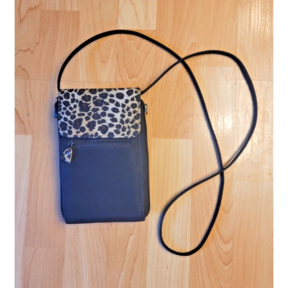 FREE W BUNDLE Crossbody wallet bag